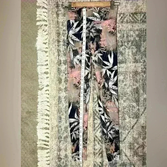 Mahari Moda Intima Tropical Print Stretch Yoga Pants Size Medium - Picture 5 of 9